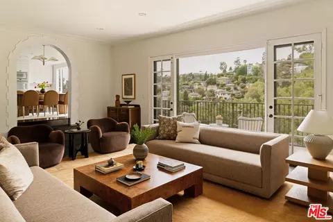2293 Bronson Hill Dr, Los Angeles, CA 90068