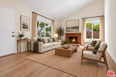 Living - 3530 Via Marina Ave, Oxnard, CA 93035 photo 4 of 6