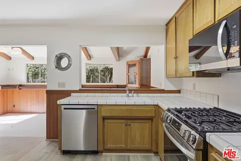 Kitchen - 3530 Via Marina Ave, Oxnard, CA 93035 photo 2 of 5