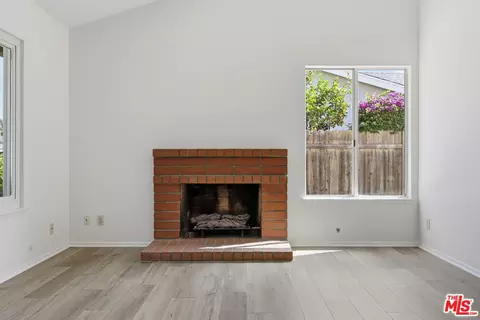 Living - 3530 Via Marina Ave, Oxnard, CA 93035 photo 5 of 6