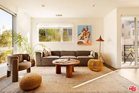 2920 Rowena Ave #3, Los Angeles, CA 90039