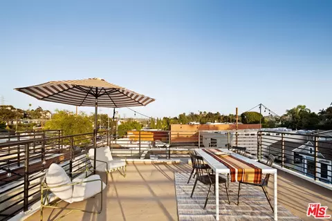 2920 Rowena Ave #3, Los Angeles, CA 90039
