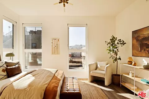 2920 Rowena Ave #3, Los Angeles, CA 90039