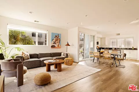 2920 Rowena Ave #3, Los Angeles, CA 90039