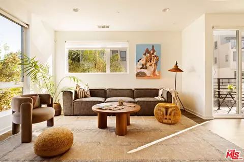 2920 Rowena Ave #3, Los Angeles, CA 90039