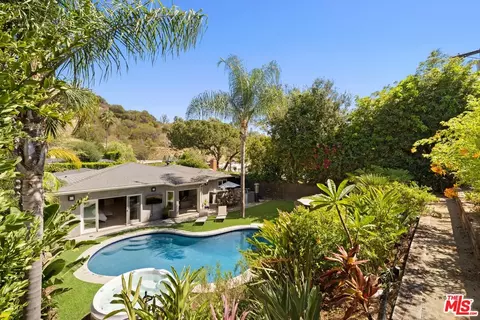 8142 Amor Rd, Los Angeles, CA 90046