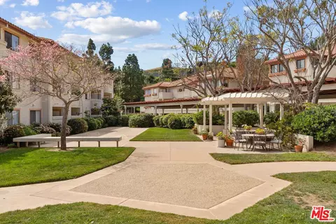 501 Palisades Dr #103, Pacific Palisades, CA 90272