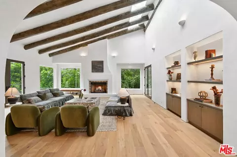 17647 Belinda St, Encino, CA 91316