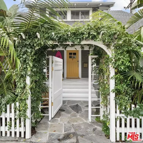 2704 3rd St, Santa Monica, CA 90405