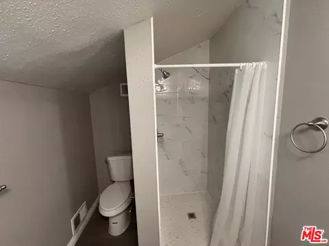 Bath - 1000 N Sloan Ave, Compton, CA 90221 photo 2 of 3