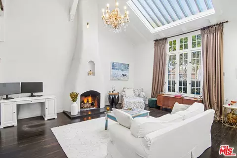 6204 Banner Ave #2, Los Angeles, CA 90038