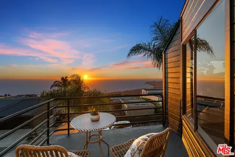 1130 Del Mar Ave, Laguna Beach, CA 92651