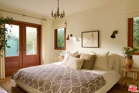 Bedroom - 655 Angelus Pl, Venice, CA 90291 photo 4 of 8