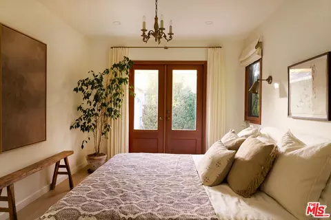 Bedroom - 655 Angelus Pl, Venice, CA 90291 photo 5 of 8