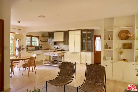Kitchen - 655 Angelus Pl, Venice, CA 90291 photo 2 of 4