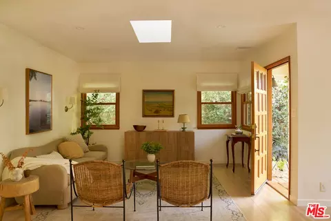 Other - 655 Angelus Pl, Venice, CA 90291 photo 1 of 8