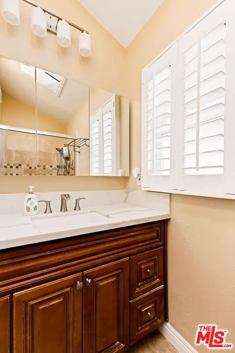 Bath - 205 E Hurst St, Covina, CA 91723 photo 2 of 6