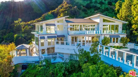 10535 Vestone Way, Los Angeles, CA 90077