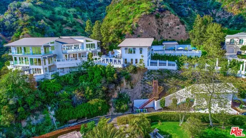 10535 Vestone Way, Los Angeles, CA 90077