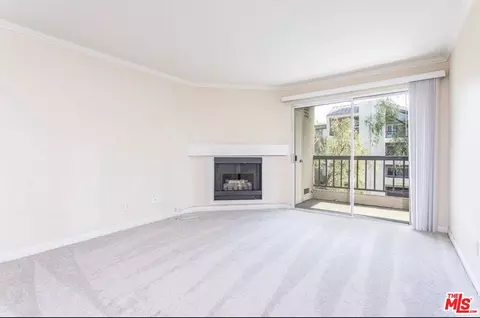 5530 Owensmouth Ave #219, Woodland Hills, CA 91367