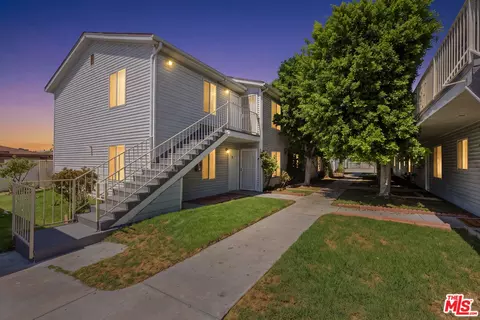 11901 Valerio St, North Hollywood, CA 91605