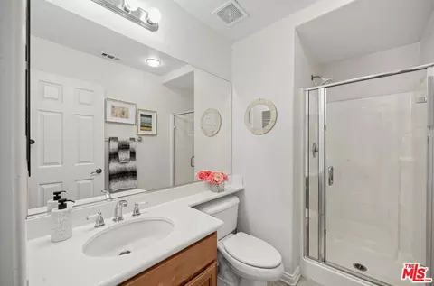 Bath - 36308 Eagle Ln, Beaumont, CA 92223 photo 1 of 2