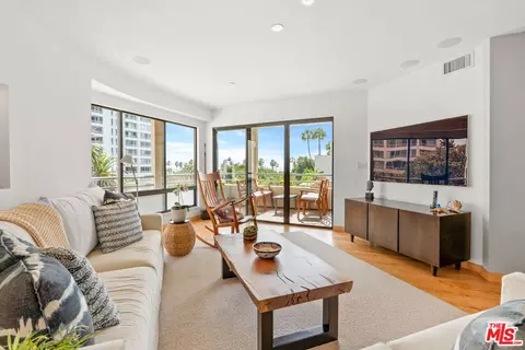 140 Ocean Park Blvd #425, Santa Monica, CA 90405