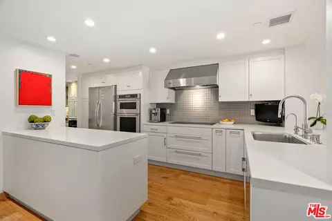 140 Ocean Park Blvd #425, Santa Monica, CA 90405