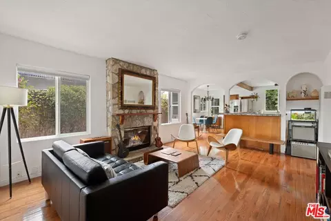 8885 Carson St, Culver City, CA 90232
