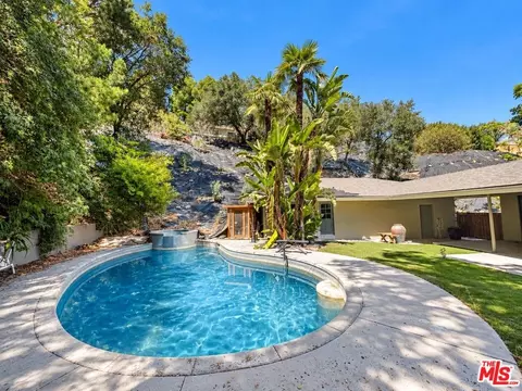 Exterior - 3500 Wrightwood Dr, Studio City, CA 91604 photo 3 of 5