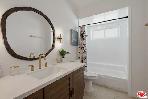 Bath - 2025 Victoria Ave, Oxnard, CA 93035 photo 4 of 4