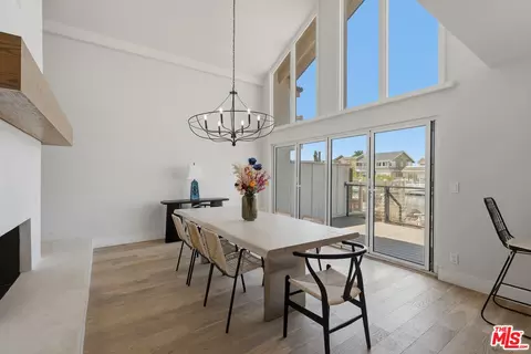 Dining - 2025 Victoria Ave, Oxnard, CA 93035 photo 1 of 4