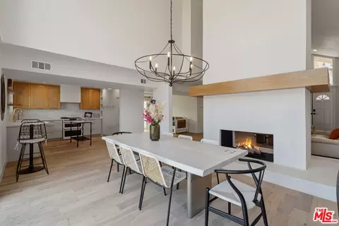 Dining - 2025 Victoria Ave, Oxnard, CA 93035 photo 2 of 4