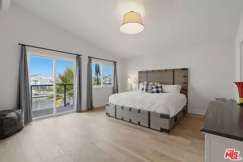 Bedroom - 2025 Victoria Ave, Oxnard, CA 93035 photo 3 of 11