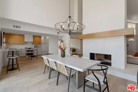 Dining - 2025 Victoria Ave, Oxnard, CA 93035 photo 3 of 4