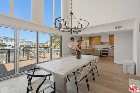 Dining - 2025 Victoria Ave, Oxnard, CA 93035 photo 4 of 4