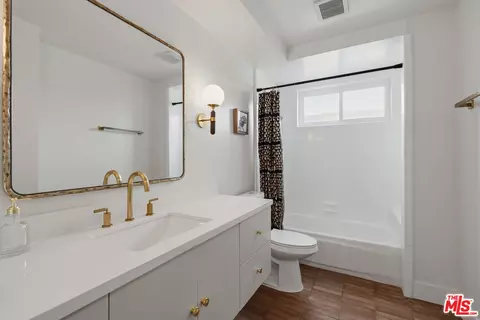 Bath - 2025 Victoria Ave, Oxnard, CA 93035 photo 1 of 4