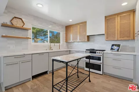 Kitchen - 2025 Victoria Ave, Oxnard, CA 93035 photo 2 of 6