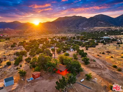 29310 Devils Punch Bowl Rd, Pearblossom, CA 93553