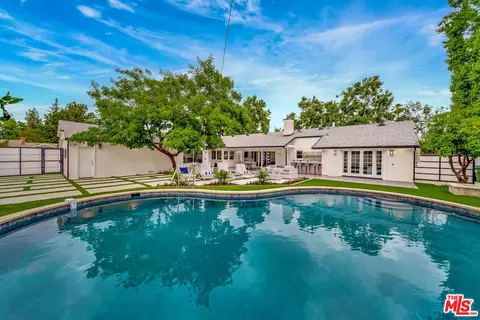 17231 Knapp St, Northridge, CA 91325