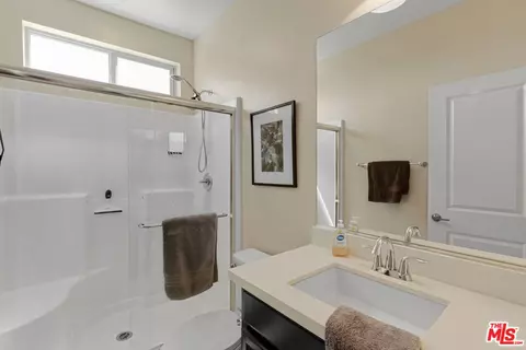Bath - 14058 Burdock Dr, Moorpark, CA 93021 photo 1 of 4