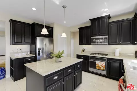 Kitchen - 14058 Burdock Dr, Moorpark, CA 93021 photo 2 of 2