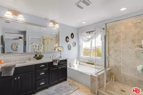 Bath - 14058 Burdock Dr, Moorpark, CA 93021 photo 2 of 4