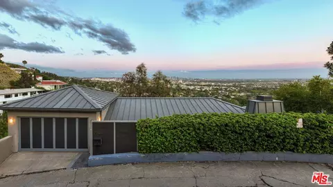 7944 Fareholm Dr, Los Angeles, CA 90046