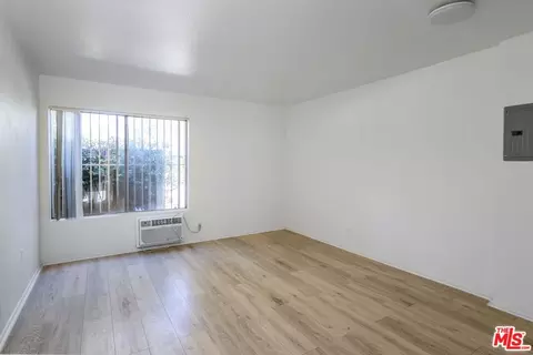 Living - 819 Wright Ave, Pasadena, CA 91104 photo 2 of 3
