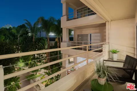 1131 Alta Loma Rd #428, West Hollywood, CA 90069