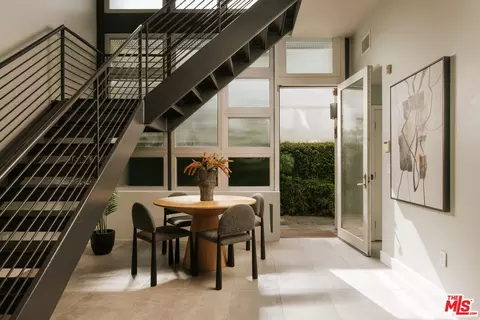 1524 11th St #E, Santa Monica, CA 90401