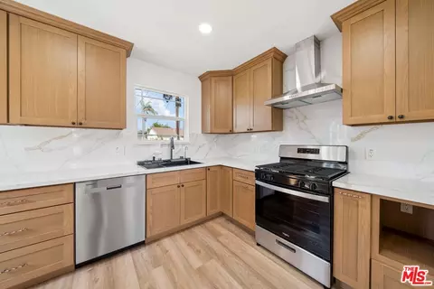 Kitchen - 1301 W Brazil St, Compton, CA 90220 photo 4 of 4