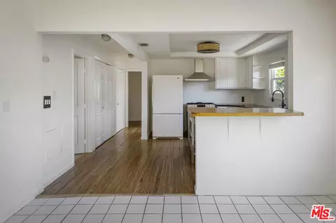 Entry Way - 803 Brooks Ave, Pasadena, CA 91103 photo 6 of 7