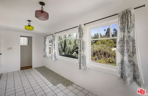 Entry Way - 803 Brooks Ave, Pasadena, CA 91103 photo 3 of 7